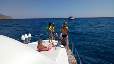crete cruises with motor boat