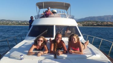 crete cruises with motor boat